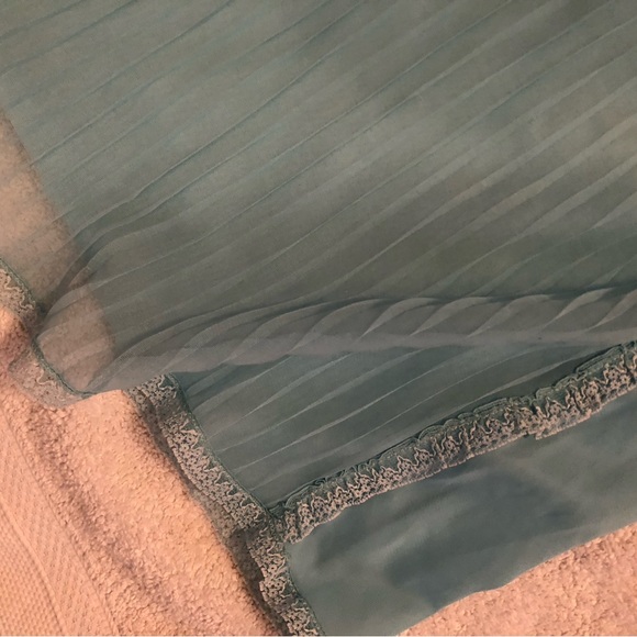 Vintage Charmode by Simpson Sears Nylon and Lace Chemise Size Small Silky Feel - Picture 2 of 5